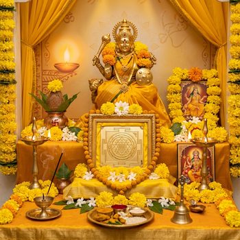 Maa Baglamukhi Altar